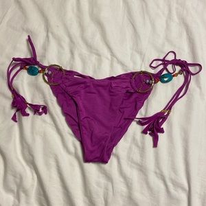 Beach Bunny • Scrunch Butt Embellished Bottom